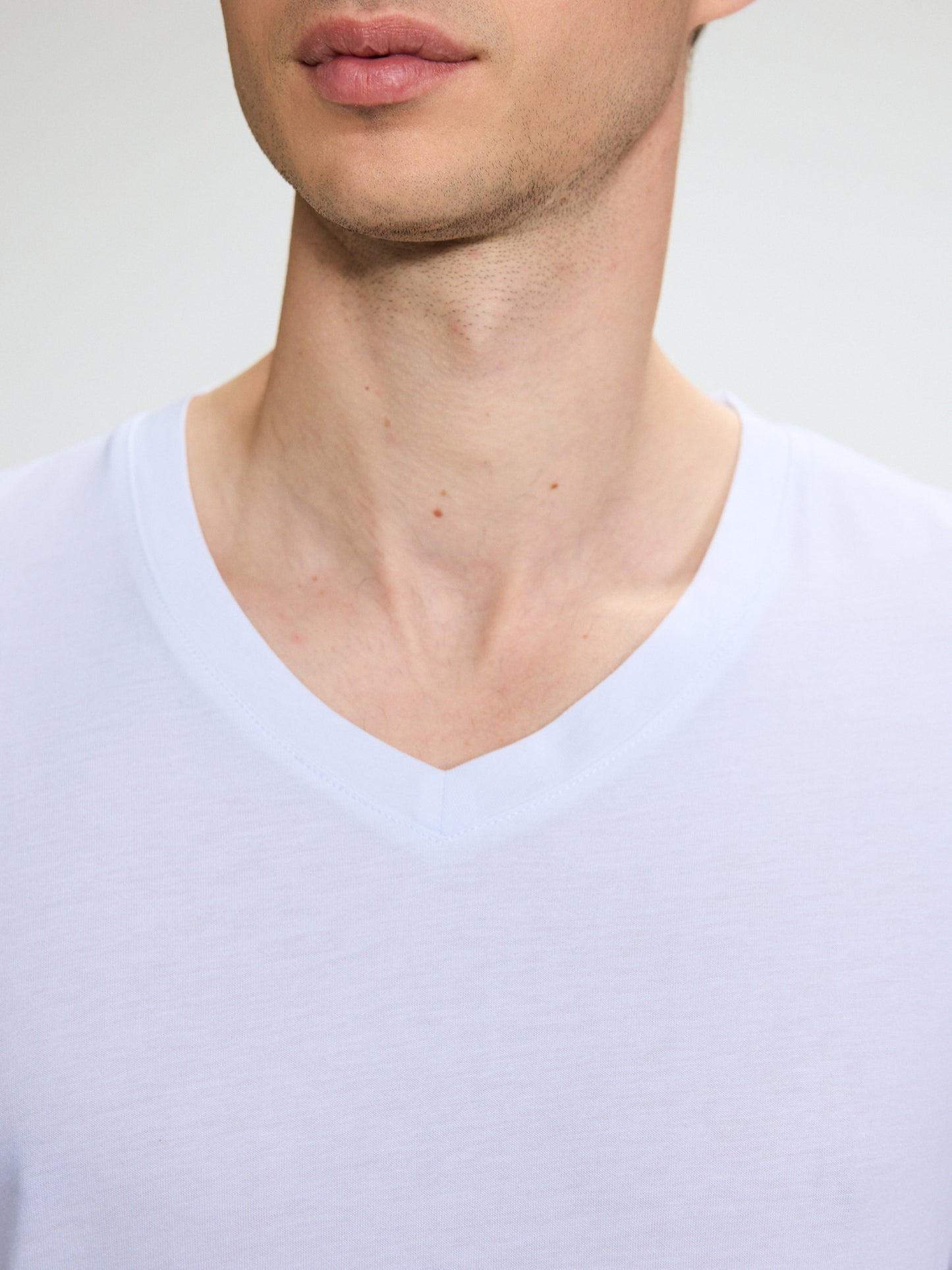 V-NECK BAMBOO T-SHIRT