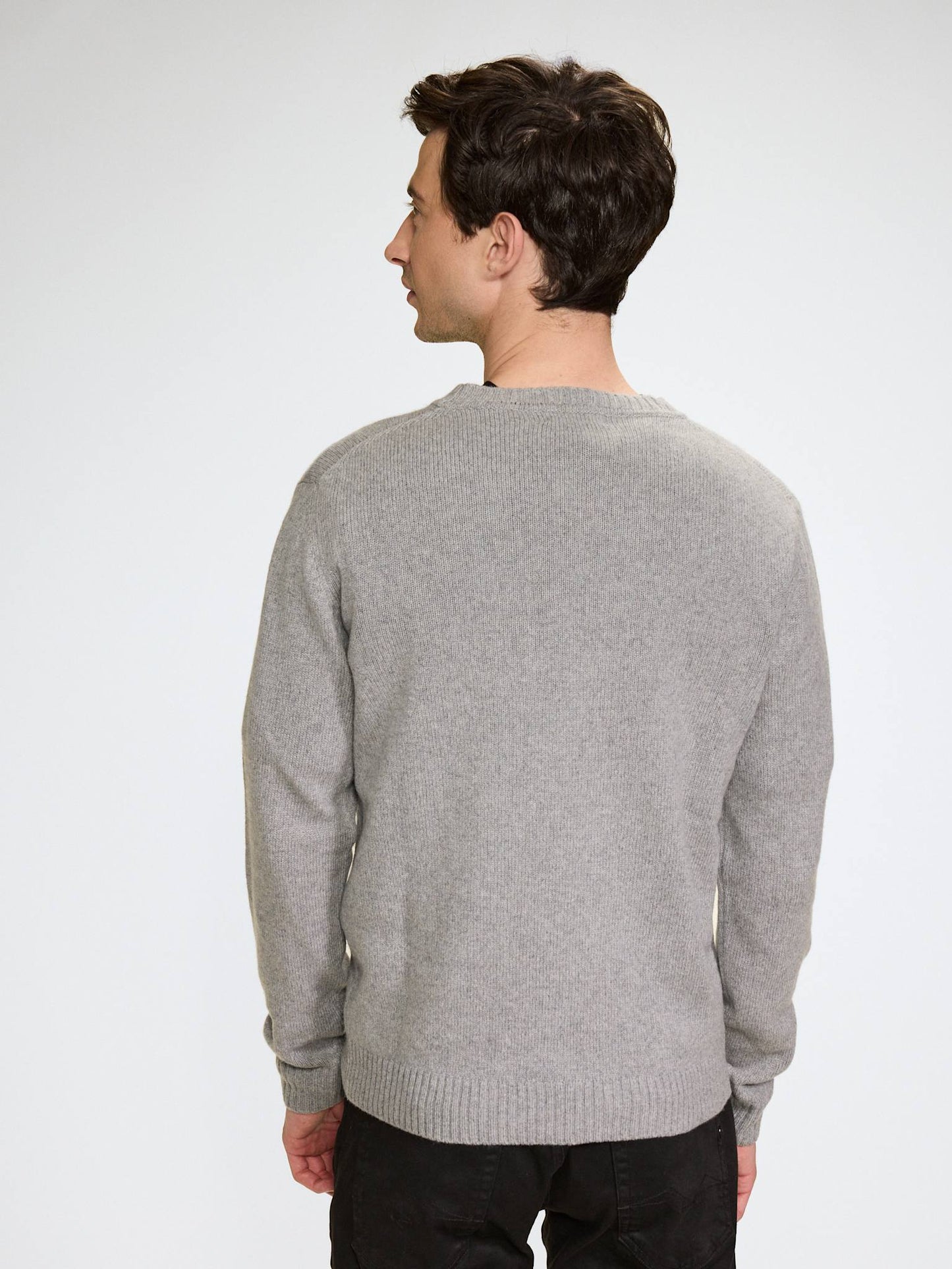 CASHMERE SWEATER